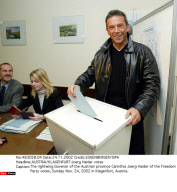 AUSTRIA/KLAGENFURT:Joerg Haider votes