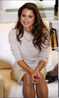 Queen Rania visits the Arab House in Madrid.