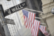 USA-  Crisis on Wall Street