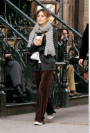 Actress KEIRA KNIGHTLEY grabs a coffee & pasty in her baggy sweats