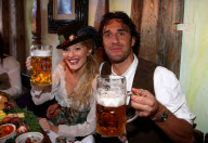 FC Bayern Muenchen besucht Oktoberfest