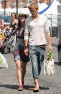 KEIRA KNIGHTLEY AND RUPERT SHOPPING