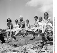 Charlie Chaplin en vacances avec sa femme et ses enfants