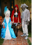 Actress KATE BECKINSALE taking her daughter LILY for 'Trick-Or-Treating'