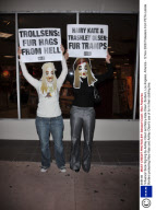 'Influence' Book Signing by Ashley Olsen and Mary-Kate Olsen, Borders, Los Angeles, America - 12 Nov 2008