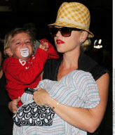 No US rights | Singer GWEN STEFANI and her kids KINGSTON and ZUMA arriving at LAX