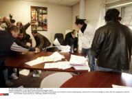 GANDRANGE : Arcelor Mittal workers devastate manager's office