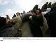 GAZA: Palestinians flood into Egypt after border blasts
