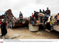 GAZA: Palestinians flood into Egypt after border blasts