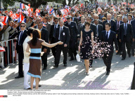 TUNIS : Nicolas Sarkozy and wife on Bourguiba avenue