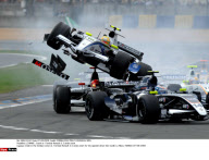 LE MANS : Crash at  Formula Renault 3.5 series start