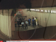 PARIS:ENTREE DU TUNNEL OU LA POLICE EXAMINE LA MERCEDES DE DIANA ET DODI