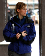 Hilary Swank discovers you need gloves in Aspen