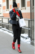 UK top model AGYNESS DEYN brings back the Dr. Martens trend