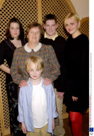 THE DAHL FAMILY AT HOME FOR THEIR CHRISTMAS PHOTOGRAPH, BRITAIN - 2001