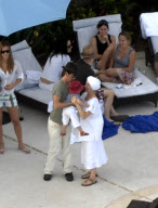 jennifer Aniston, Courtney cox-arquette, leonardo dicaprio, bar rafaeli, tobey maguire, ethan hawke, david arquette, jennifer Meyer
