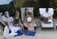 jennifer Aniston, Courtney cox-arquette, leonardo dicaprio, bar rafaeli, tobey maguire, ethan hawke, david arquette, jennifer Meyer