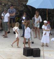 jennifer Aniston, Courtney cox-arquette, leonardo dicaprio, bar rafaeli, tobey maguire, ethan hawke, david arquette, jennifer Meyer