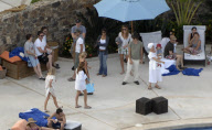 jennifer Aniston, Courtney cox-arquette, leonardo dicaprio, bar rafaeli, tobey maguire, ethan hawke, david arquette, jennifer Meyer