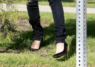 Nicole has her Louboutin high heels stuck in the mud!!!!