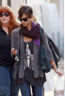 Actress JESSICA ALBA and mom do takeout lunch