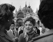 SCHNEIDER ROMY, *09.23.1938, +05.29.1982, GERMAN, ACTRESS, HALF FIGURE, VENICE, ST.MARKïS SQUARE, FILM SHOOTING; SISSI, 1957