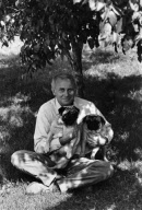 VON BUELOW, VICCO LORIOT, *11.12.1923, GERMAN, ACTOR, STAGE DIRECTOR, AUTHOR; WRITER;, CARTOONIST, PUG; DOG, GARDEN, MUENSING, LAKE; STARNBERG, 1969, GERMANY