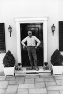 VON BUELOW, VICCO LORIOT, *11.12.1923, GERMAN, ACTOR, STAGE DIRECTOR, AUTHOR; WRITER;, CARTOONIST, DOORWAY MUENSING, LAKE; STARNBERG, 1969, GERMANY