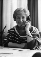 KUBASCHEWKSI ILSE, *08.18.1907, +10.30.2001, GERMAN, ENTREPRENEURS, FOUNDRESS; GLORIA FILM AGENCY, HALF FIGURE, DESKTOP, OFFICE, FIFTIES; 50S, MUNICH, GERMANY