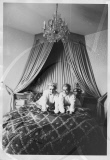 KOERNER GITTA, HELGA, TWINS, MOVIE; DAS DOPPELTE LOTTCHEN, 1970, BED, CANOPY, GERMANY