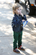 Kingston scarfs down potato chips but struggles to reach the drinking fountain