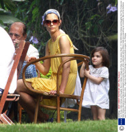 Tom Cruise, Katie Holmes and Daughter Suri on Holiday in Angra dos Reis, Rio de Janeiro, Brazil - 01 Feb 2009