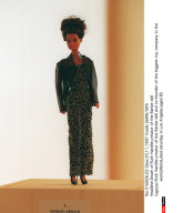 ITALIE/ MILAN : LES POUPEES BARBIES HABILLEES PAR DE GRANDS COUTURIERS VENDU