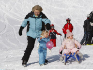 Dutch Prince WILLEM ALEXANDER & royal family take to the Austrian slopes