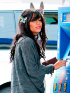 Vanessa Hudgens fill up her tank