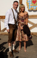 FC Bayern Muenchen besucht Oktoberfest