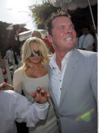 Blonde babe actress PAMELA ANDERSON lunches with a 'Prince'