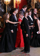 020333 Spanish Royal Family's forelock touching at Gala Dinner for the Russian President and his wife.
