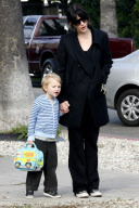 Liv Tyler shows her son Milo Langdon a construction site Part 2