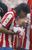 020801 Kun Aguero presents his baby at the Vicente Calderon Stadium in Madrid.