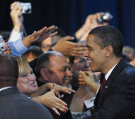 (13)U.S.-LOS ANGELES-OBAMA-TOWM HALL MEETING