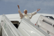 Pope Benoit XVI leaves Cameroon for Angola