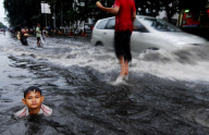 (1)INDONESIA-JAKARTA-HEAVY RAIN
