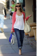 No US rights | EXCL.: Actress REESE WITHERSPOON in trendy pinch-rolled jeans