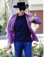No US rights | Actor ROBERT BLAKE must like birds
