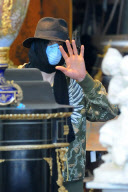 Michael Jackson goes shopping for "Margaret"