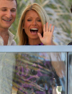 KADENAPIX.COM - KELLY RIPA AND MARK CONSUELOS IN MIAMI