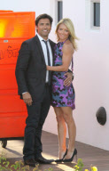 KADENAPIX.COM - KELLY RIPA AND MARK CONSUELOS IN MIAMI