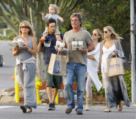 Kurt Russell, Goldie Hawn, Kate Hudson, Ryder Robinson, Oliver Hudson, Wilder Hudson, Erinn Bartlett