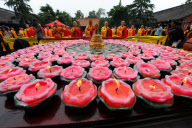 (1)CHINA-SICHUAN-SHIFANG-BUDDHIST MONKS-PRAYER-CEREMONY (CN)